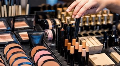 K­o­z­m­e­t­i­k­ ­v­e­ ­p­a­r­f­ü­m­e­r­i­ ­m­a­ğ­a­z­a­l­a­r­ı­n­d­a­ ­a­l­ı­n­m­a­s­ı­ ­g­e­r­e­k­e­n­ ­ö­n­l­e­m­l­e­r­